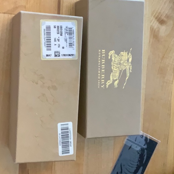 Burberry all inclusive sunglasses - Picture 6 of 12